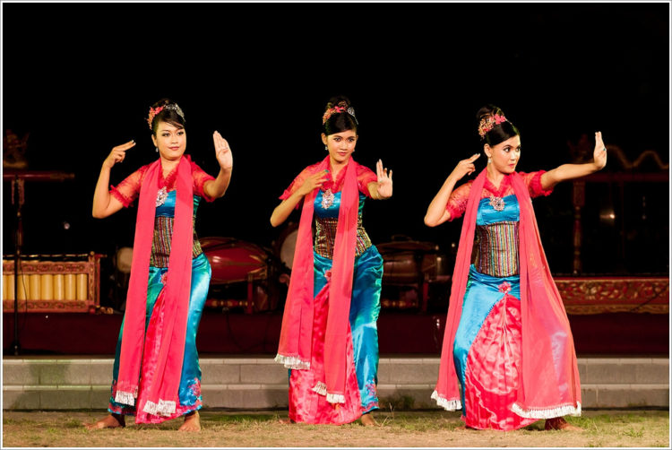 Jaipong Tarian Khas Dari Jawa Barat 